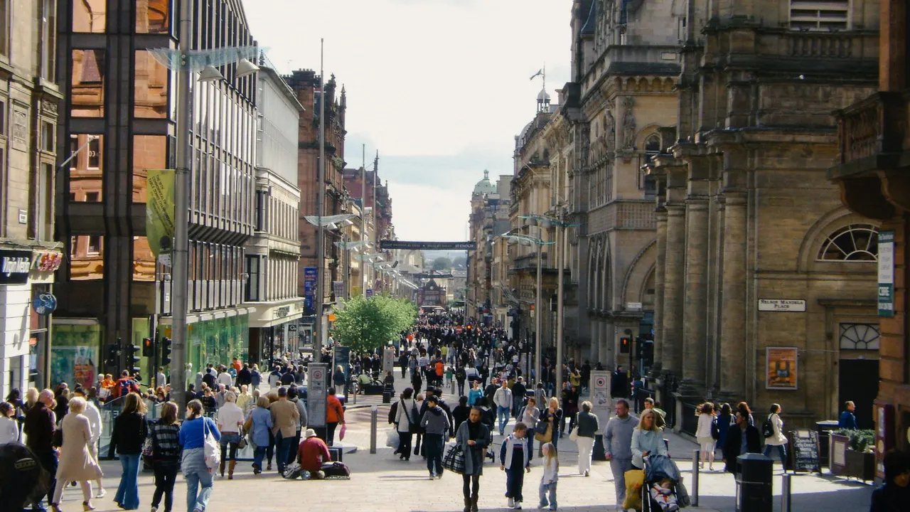 Shoppers on Buchanan Street, Glasgow