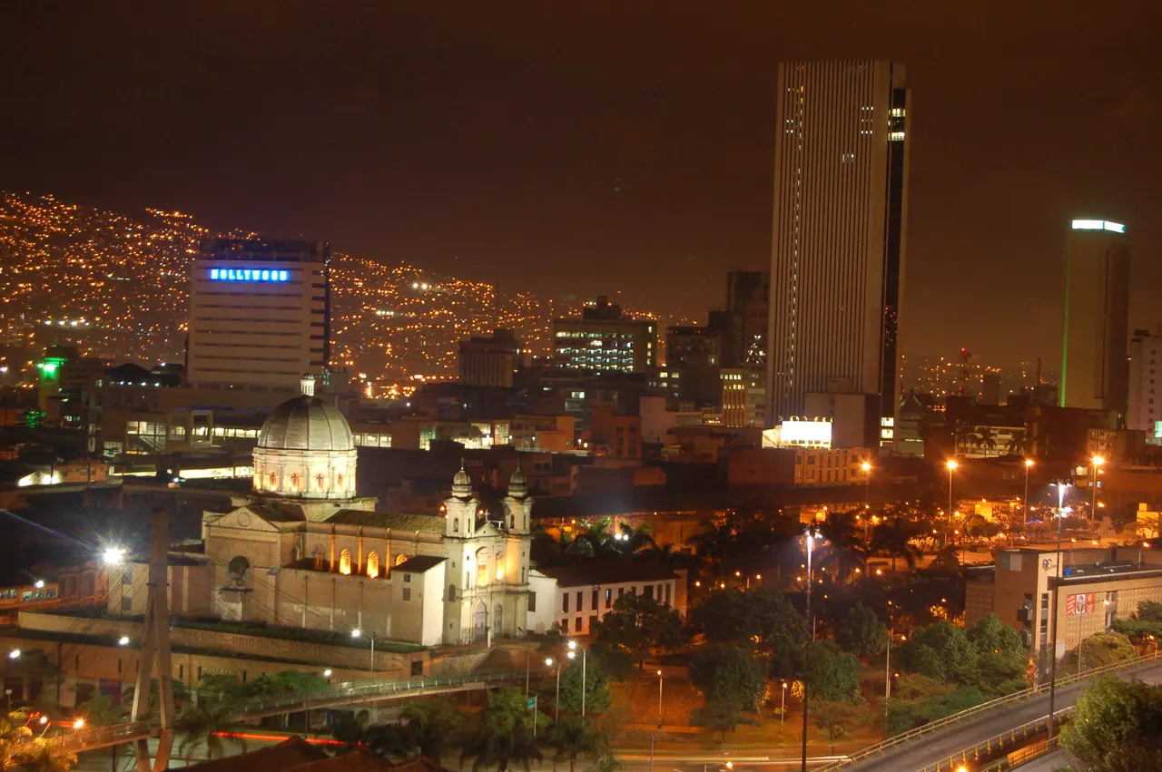 Medellin - Vision noctura desde Torres de San Sebastian - 2007 - 11 in Medellin, Colombia
