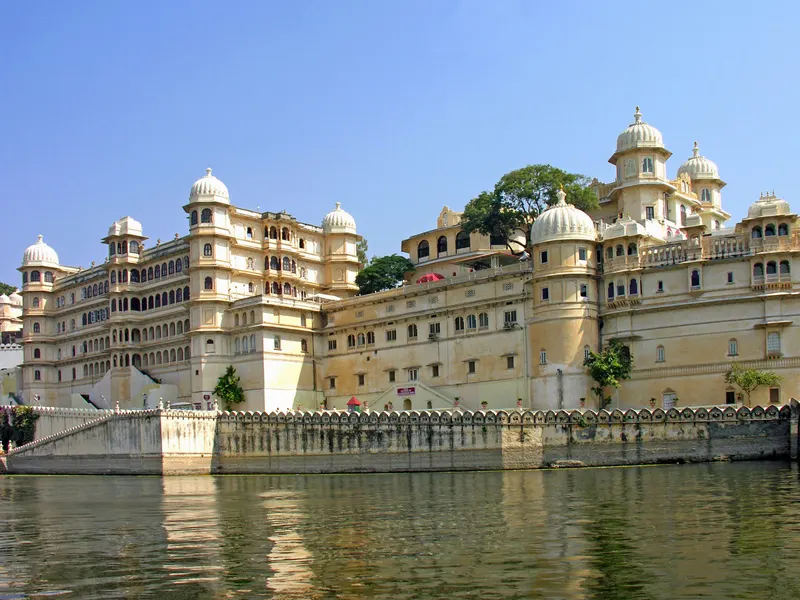 City Palace and Pichola waterfront in udaipur in