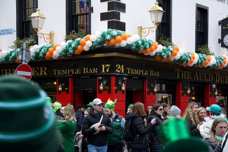 Temple Bar and College Green in dublin ie