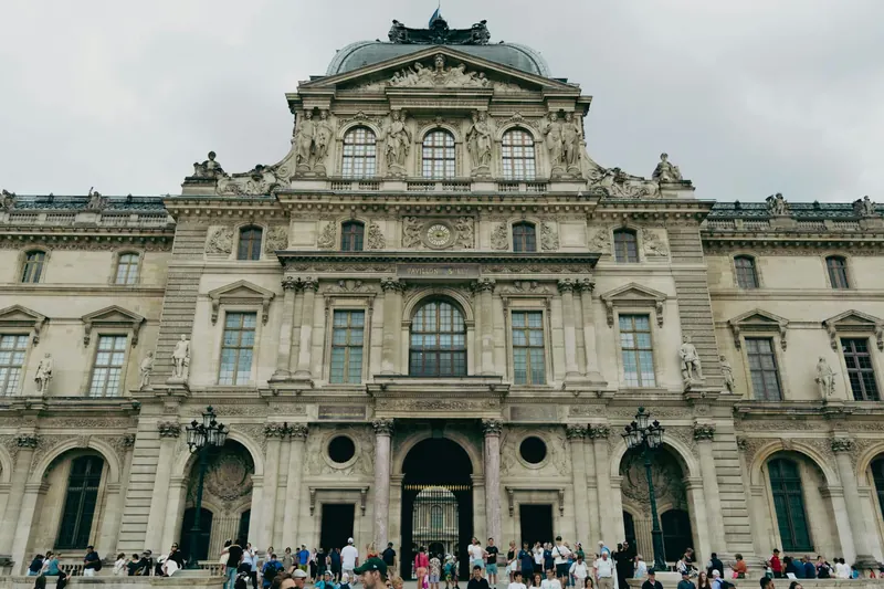 Louvre, Les Halles, and the 1st arrondissement in paris