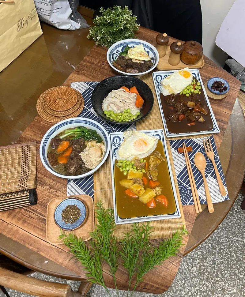 赤鶴丸樂 傳統咖喱/牛肋專賣/公仔專賣 in Wanhua, Taipei