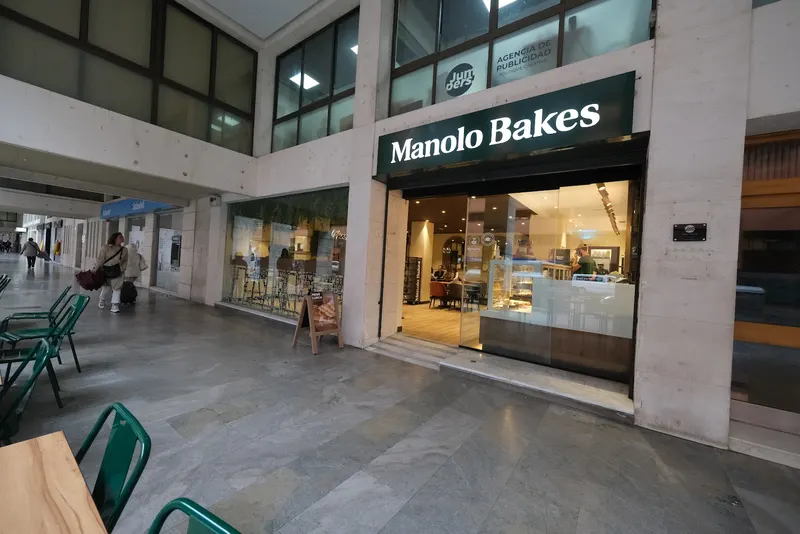 Manolo Bakes in Triana Este, Seville
