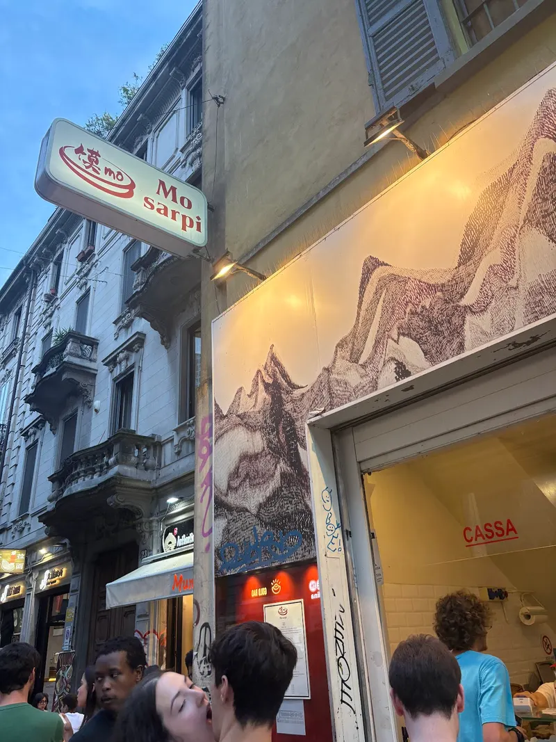 Mo in Sarpi, Milan