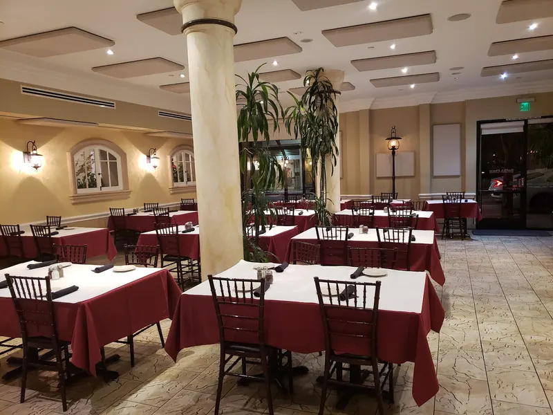 Raffi's Place in City Center, Los Angeles