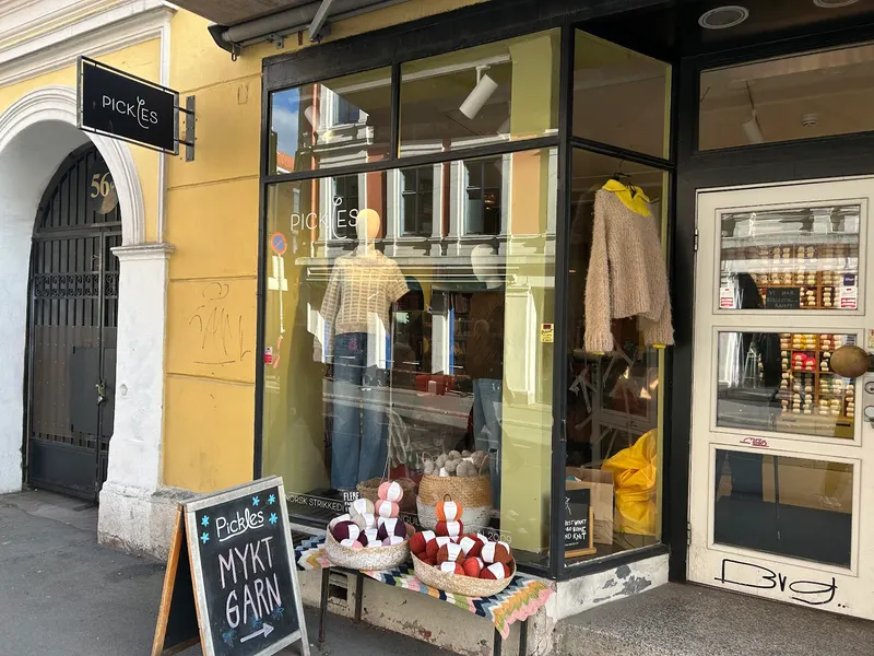 Fru Kvist garn, bok og glede!