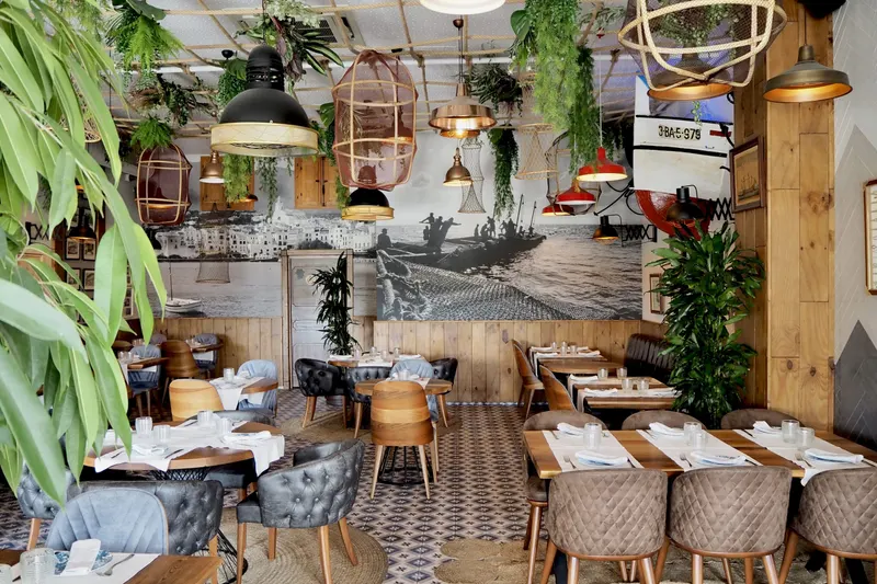 La Marea in Diagonal Mar i el Front Marítim del Poblenou, Barcelona
