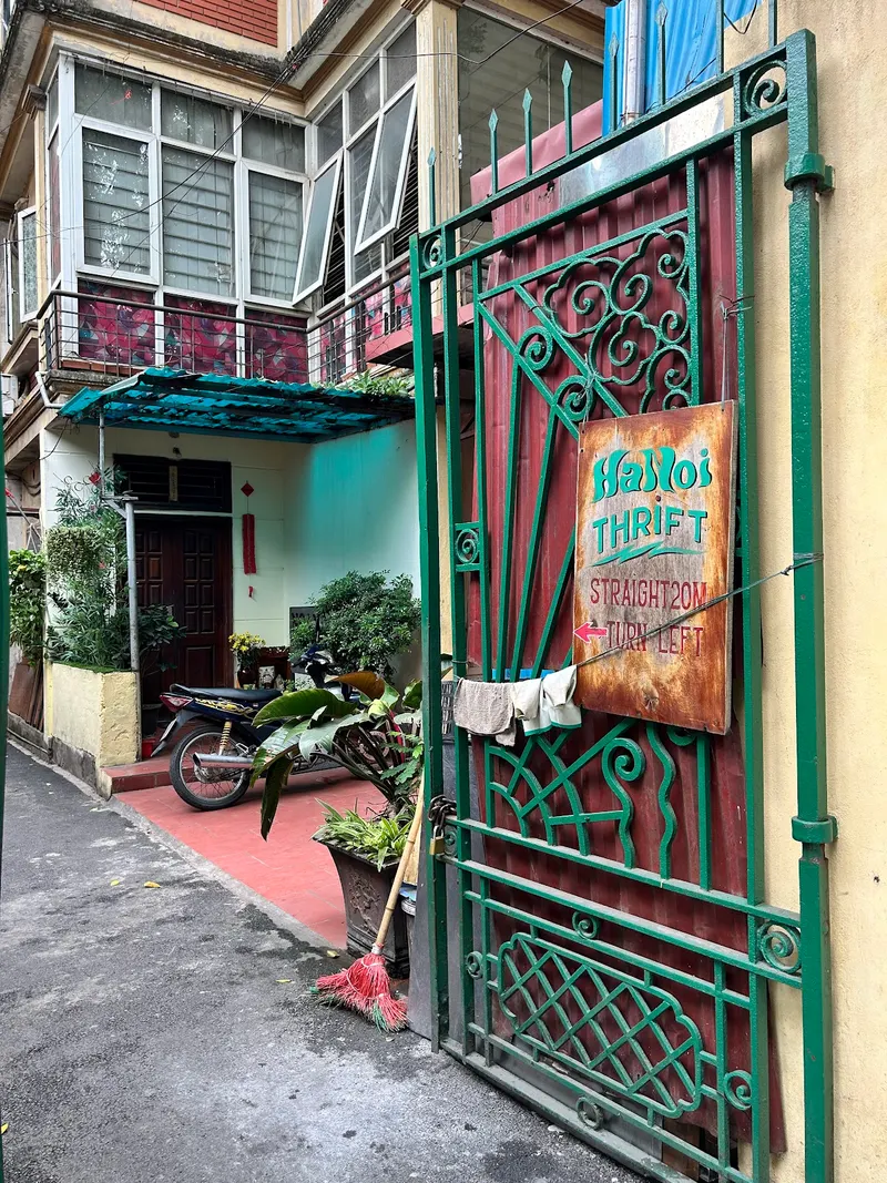 Hanoi Thrift in Quán Thánh, Hanoi