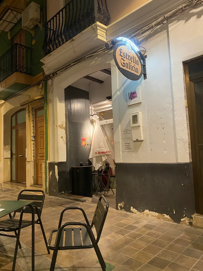Letras y Vinos