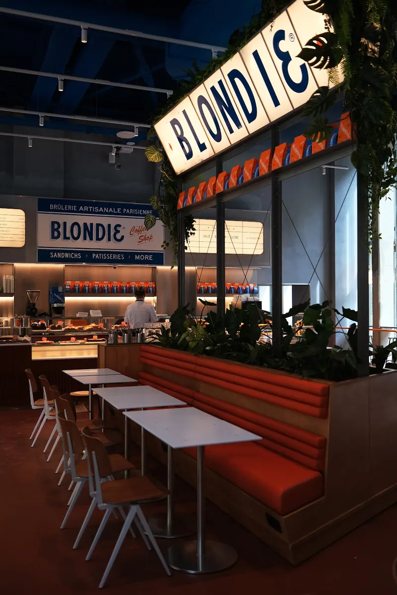 Blondie Coffee Shop in Quartier de l'Europe, Paris