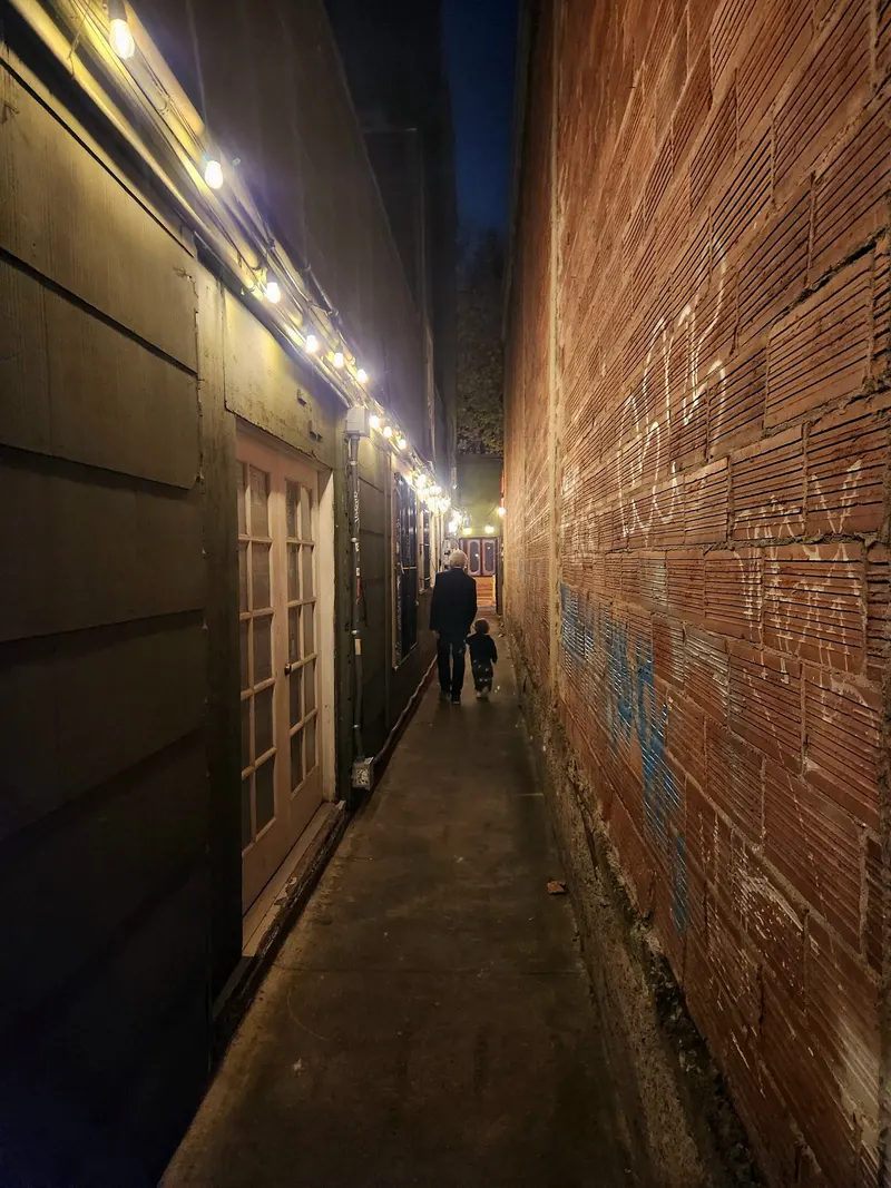 Incline Gallery