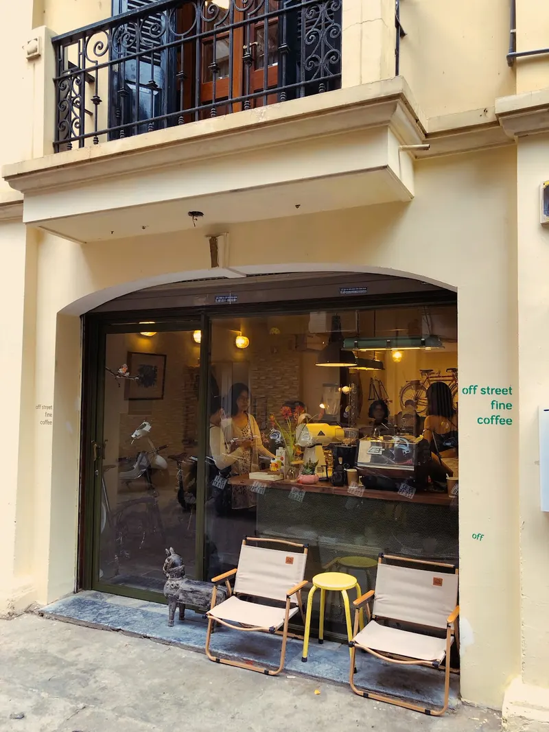 off street fine coffee in Quán Thánh, Hanoi