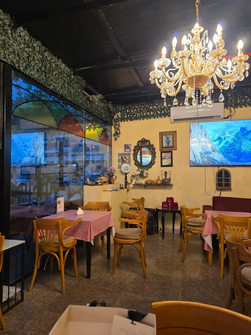 Almafra Resto Coffe (Strato branch ) (عالمفرق مقهى و مطعّم ( فرع ستراتو in Al Gharrafa, Doha