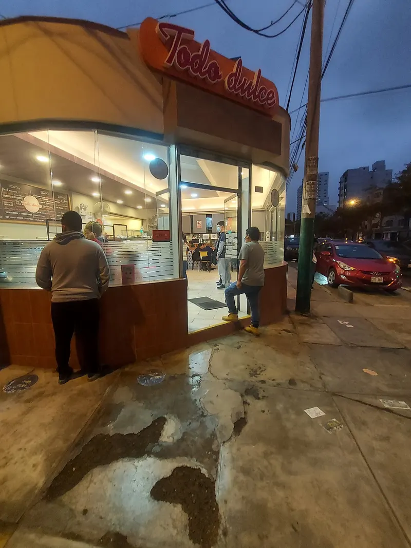 Todo Dulce la mar in Pueblo Libre, Lima