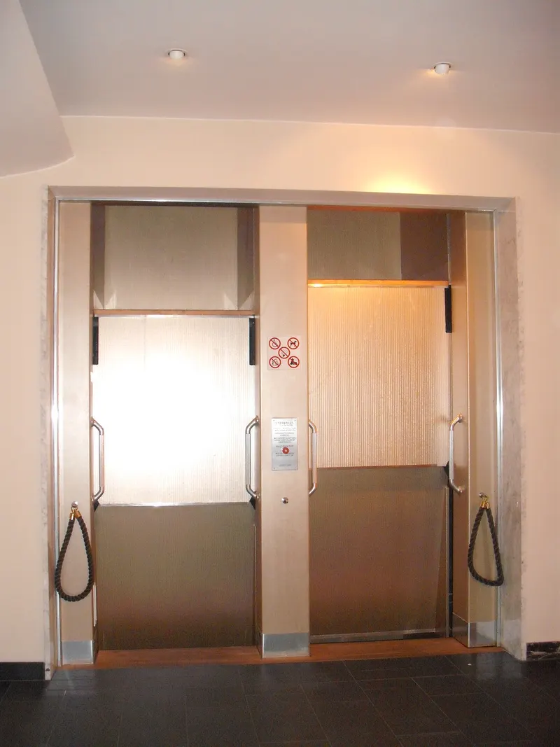 Fleming's Hotel Paternoster Lift