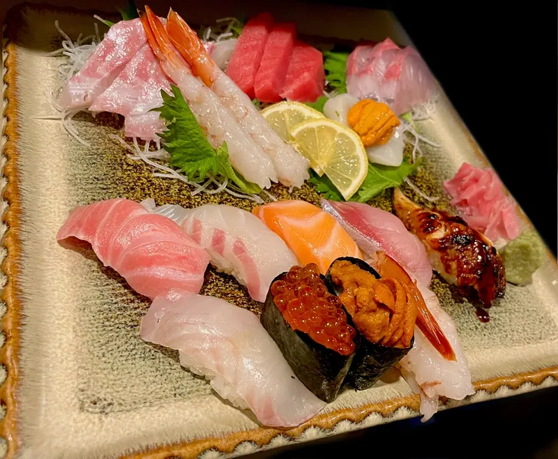 Kaminari Sushi in Sennichimae, Osaka
