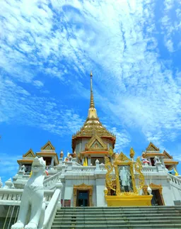 Wat Traimit