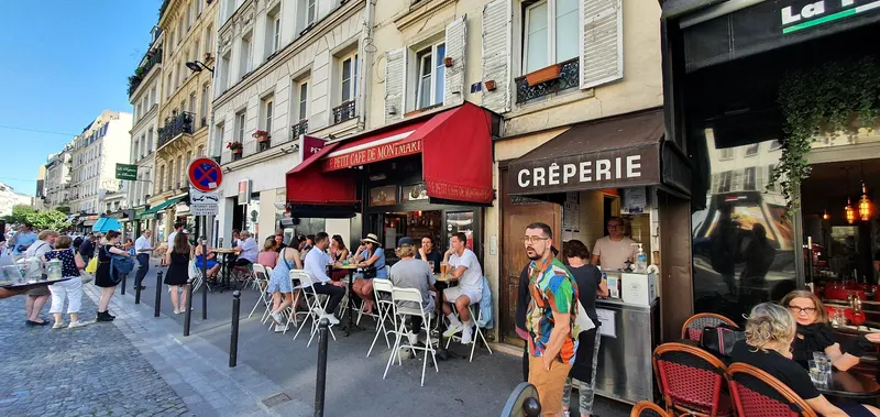 Le Petit Café de Montmartre in Grandes-Carrières, Paris
