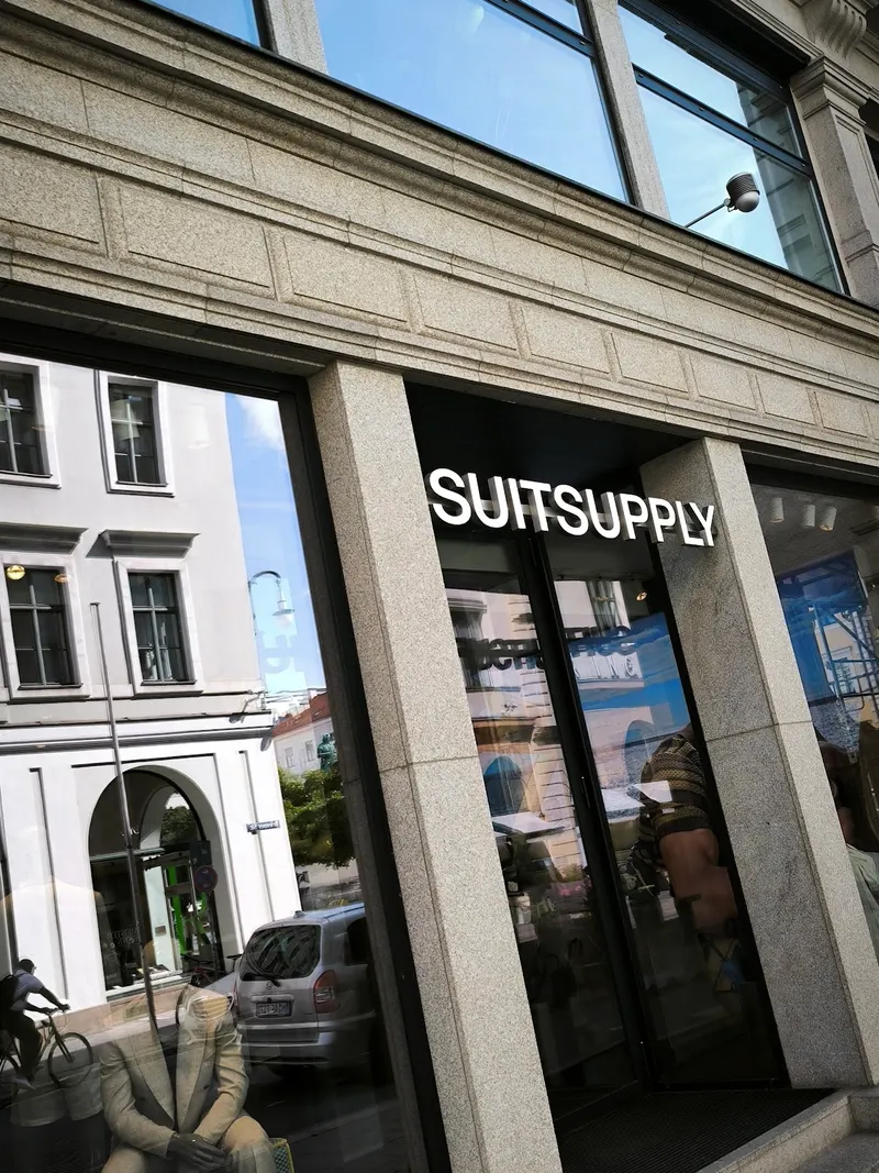 Suitsupply München in Lehel, Munich
