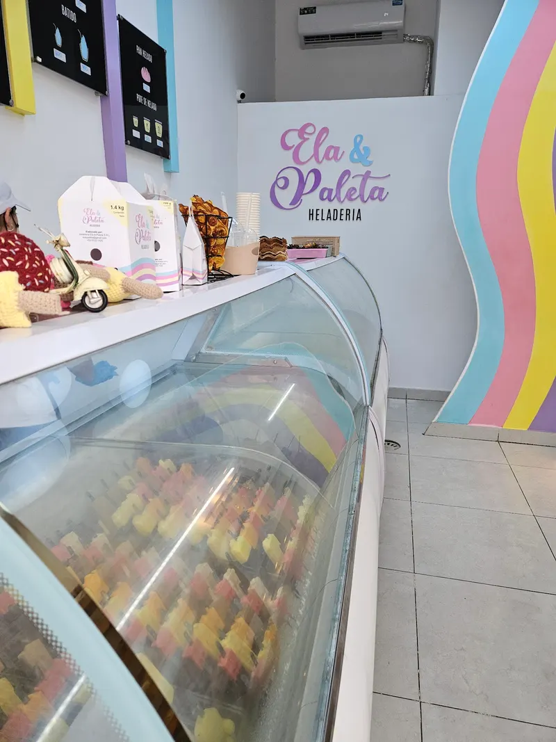 Ela y Paleta
