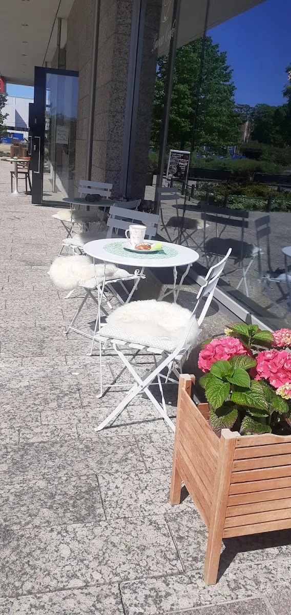 Linnea Cafe Tmi
