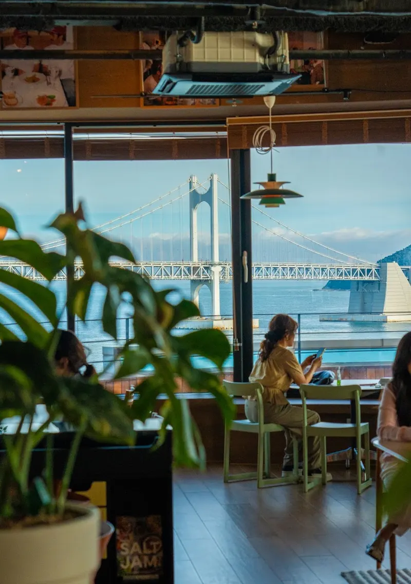 워킹홀리데이 민락점 앤나잇 workingholiday and night brunch cafe dining in Millak-dong, Busan
