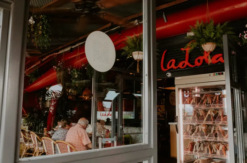 laLola in La Nova Esquerra de l'Eixample, Barcelona