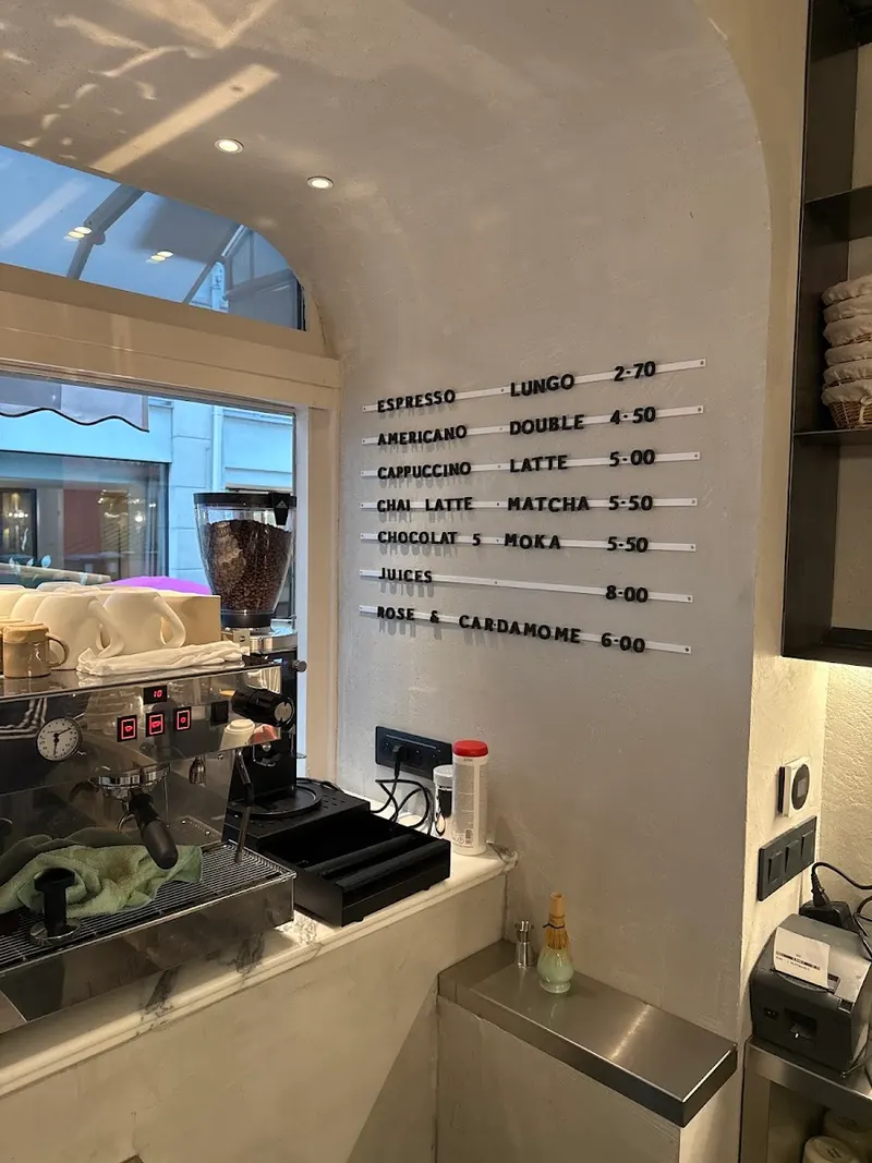 Moka Brunch & Coffee - Champs Elysées in Faubourg-du-Roule, Paris