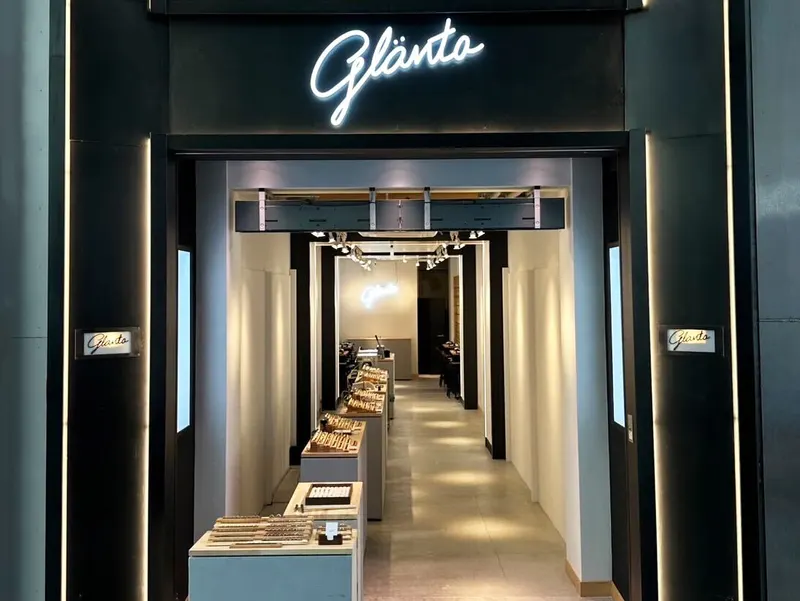 glänta osaka 心斎橋店 in Shinsaibashisuji, Osaka