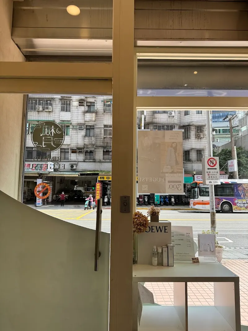 Brand楓月松山店-二手精品包包品牌珠寶高級腕錶收購專門店(歡迎來電預約)/近松山車站好停車 in Nangang District, Taipei