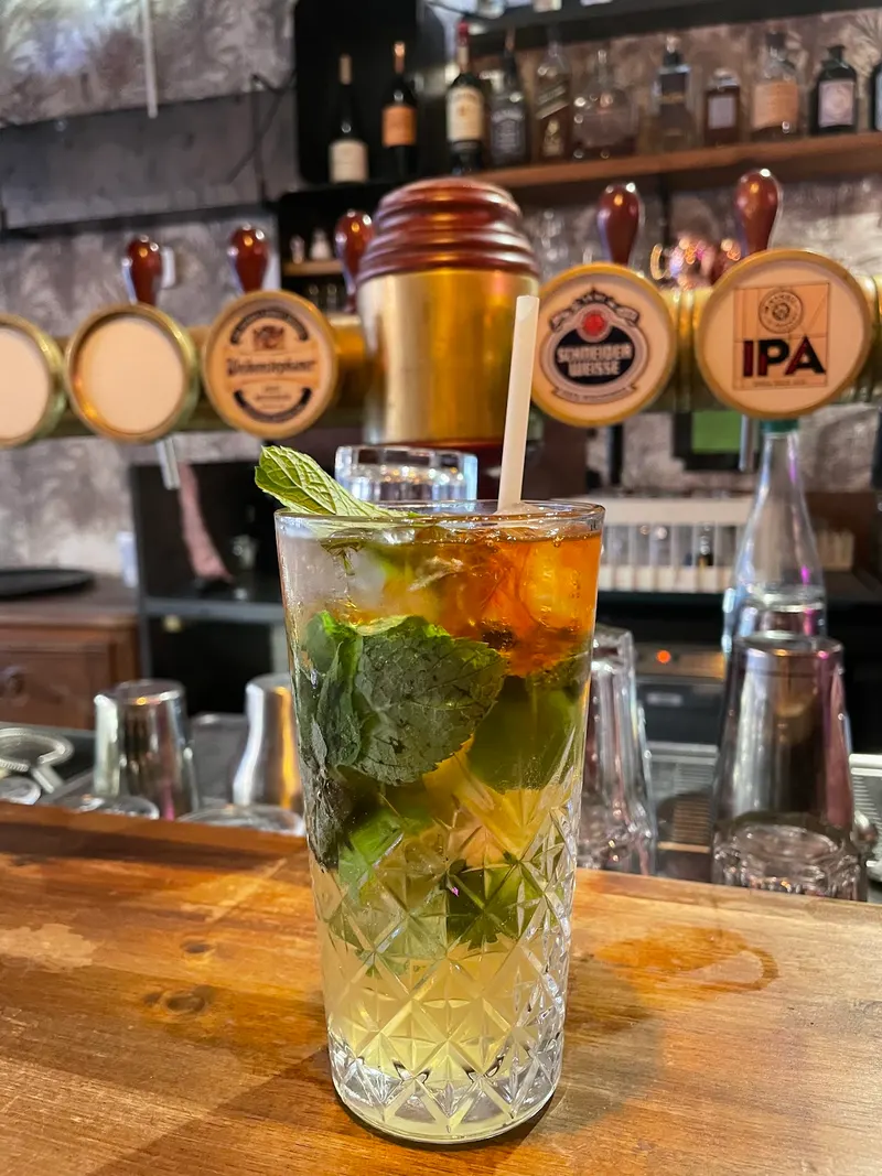 Creed Bar in Quartier Les Îles, Paris