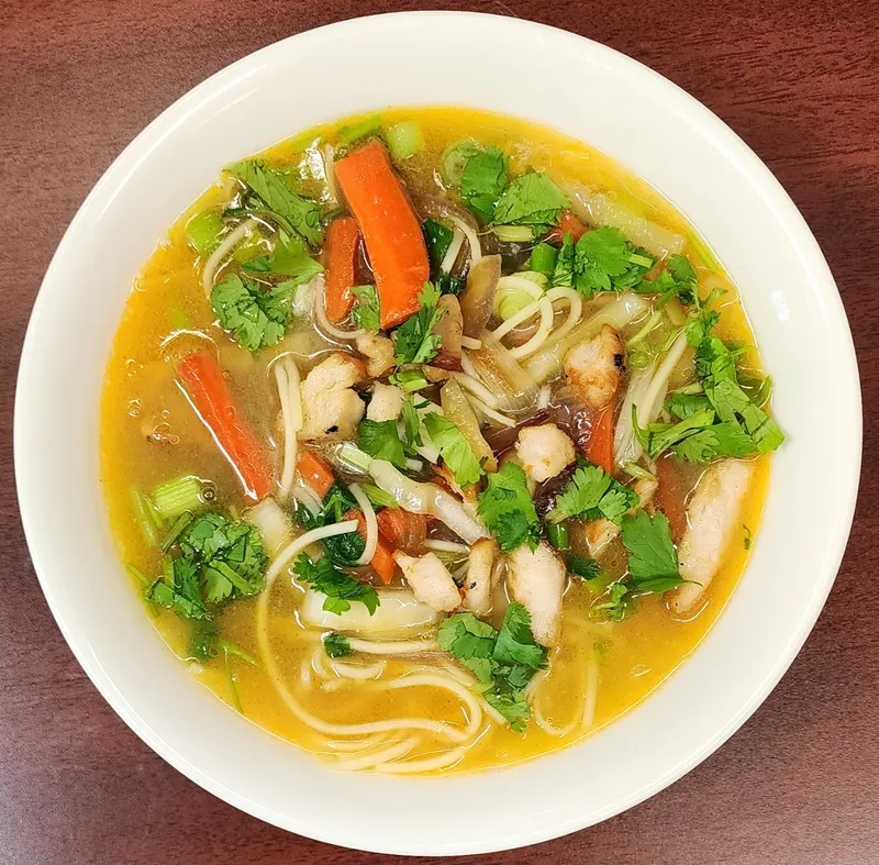 Everest Momo in Côte-des-Neiges, Montreal
