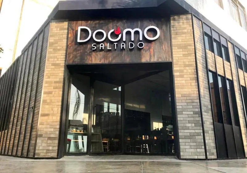 Doomo Saltado in Lince, Lima