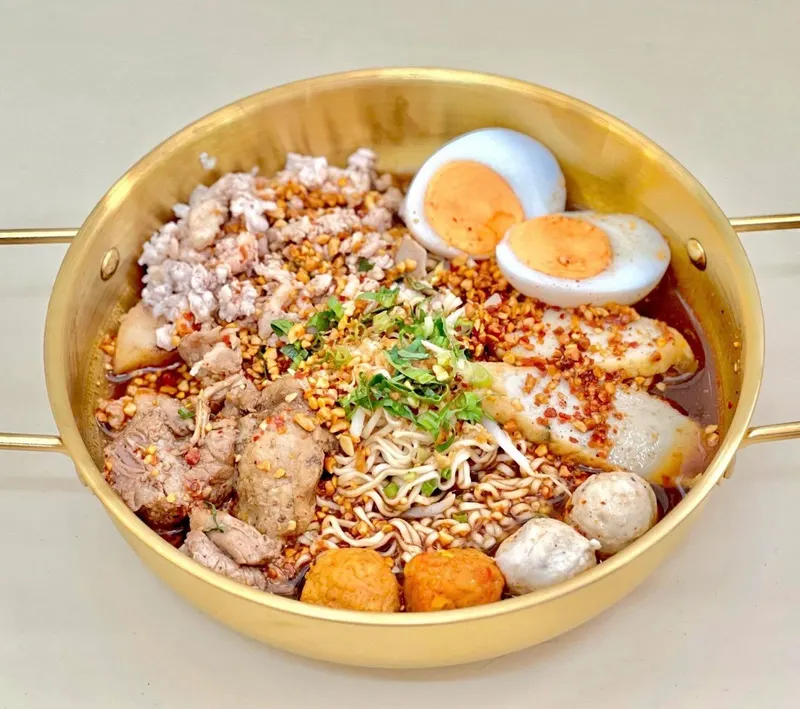 เดอะเตี๋ยว แซ่บเข้าเส้น สาขา วิภาวดี in Bang Khen, Bangkok