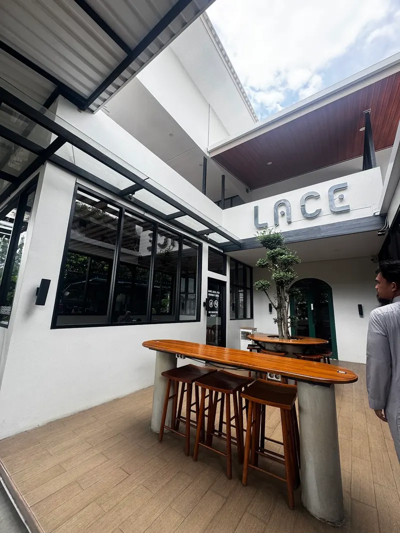 LACE Coffee & Eatery