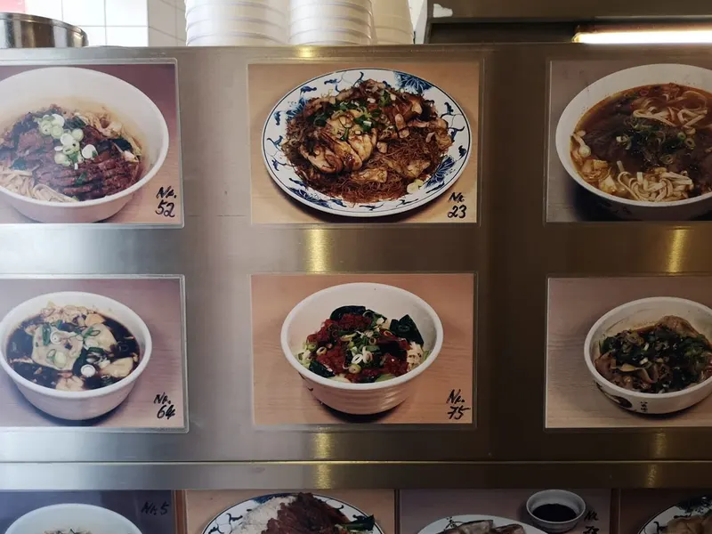 Lon Men's Noodle House in Kantstraße, Berlin