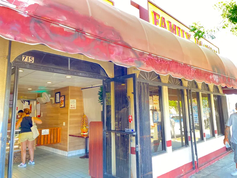 Long’s Family Pastry in Chinatown, Los Angeles