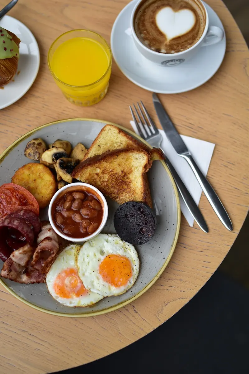 Reval Cafe Rävala in Kesklinn, Tallinn