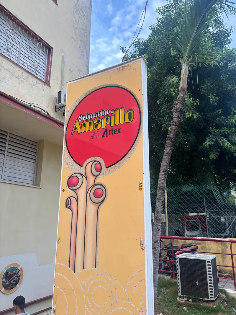 Submarino Amarillo in Vedado – Malecón, Havana