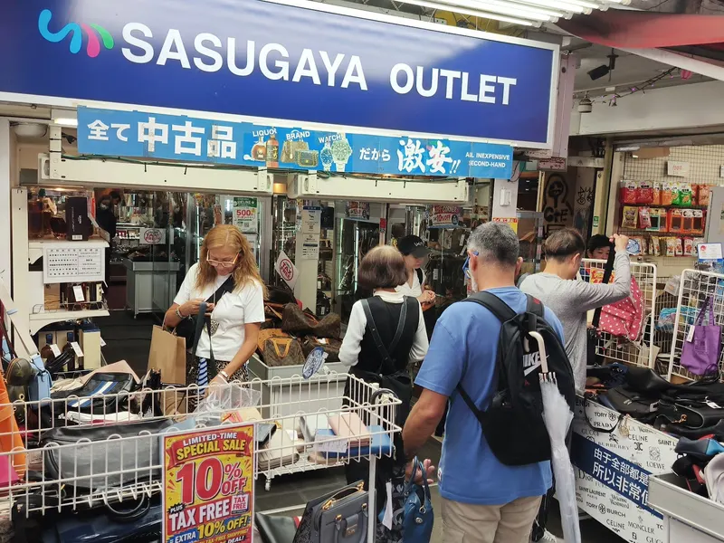 Sasugaya Outlet in Ueno, Tokyo