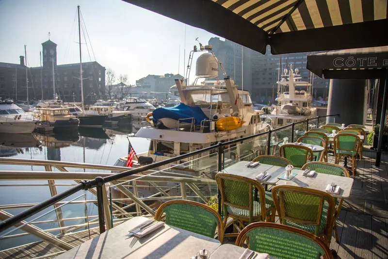 Côte St Katharine Docks in Tower Hill, London