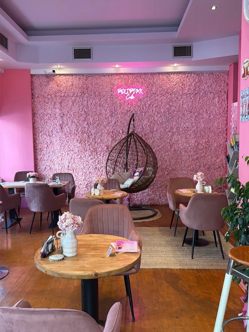 Polipink Cafe in Pylaia, Thessaloniki