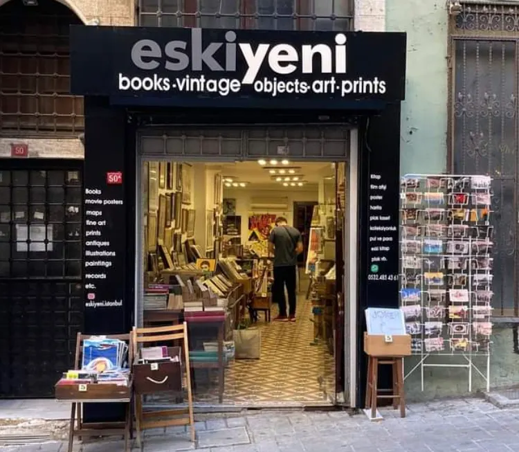 Eskiyeni Vintage Art & Prints in Beyoğlu, Istanbul