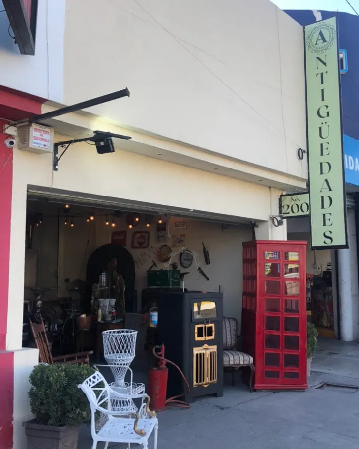 Bracho Antigüedades in Independencia, Monterrey