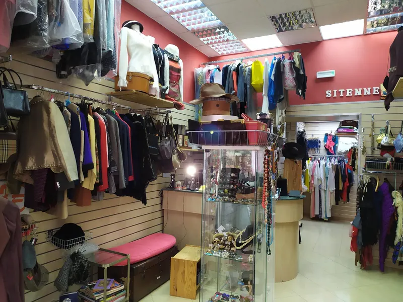 Sitenne Vintage Store in Esquilino, Rome