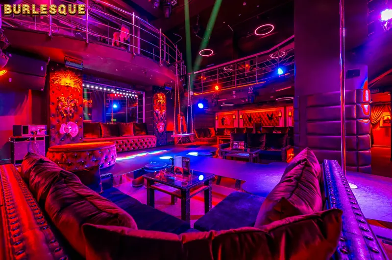Стриптиз клуб Burlesque