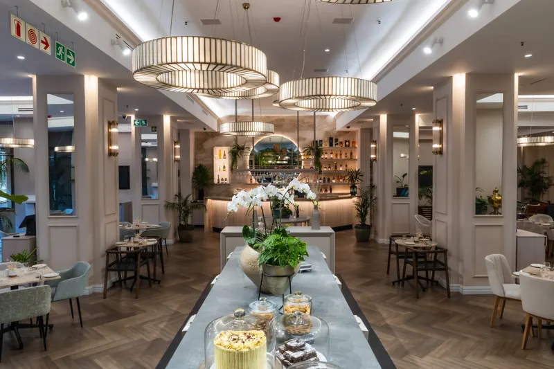 Aduna Bistro