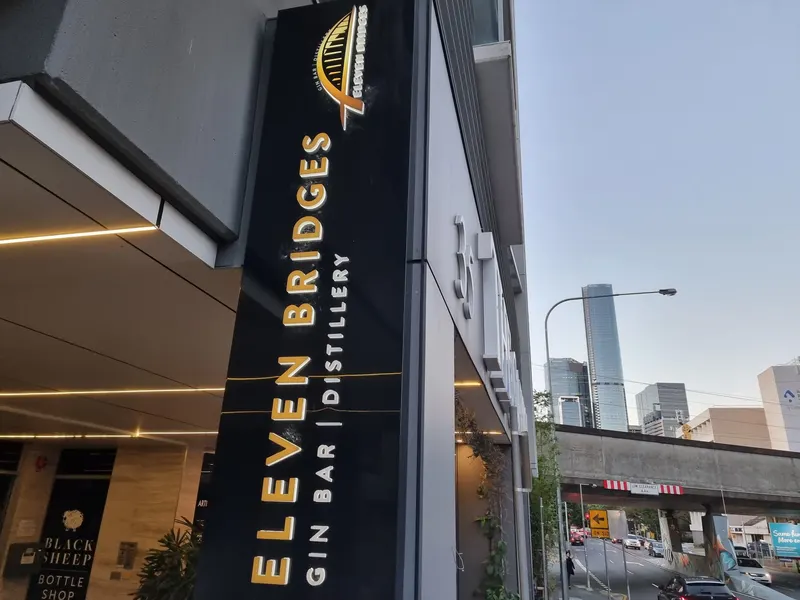 Eleven Bridges Bar