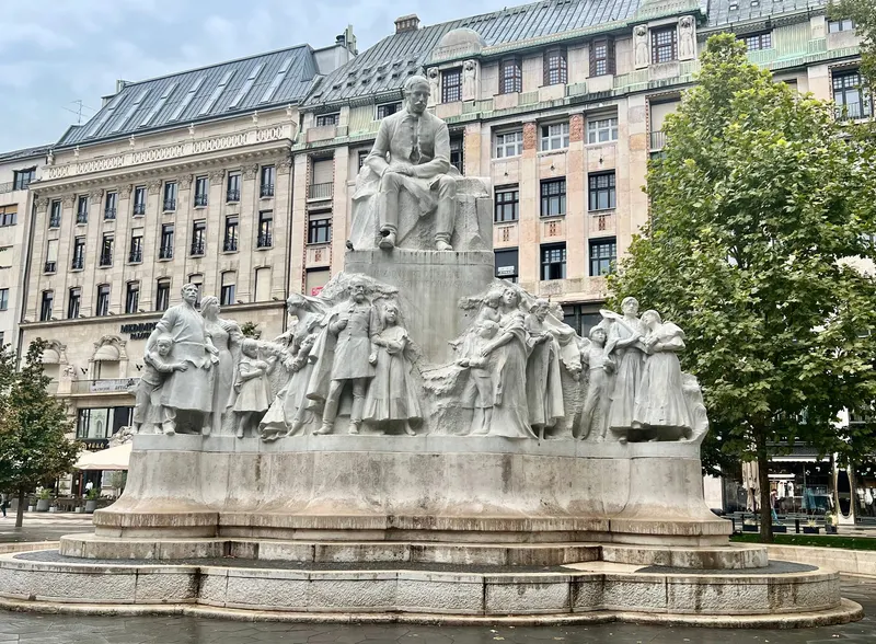 Vörösmarty Square
