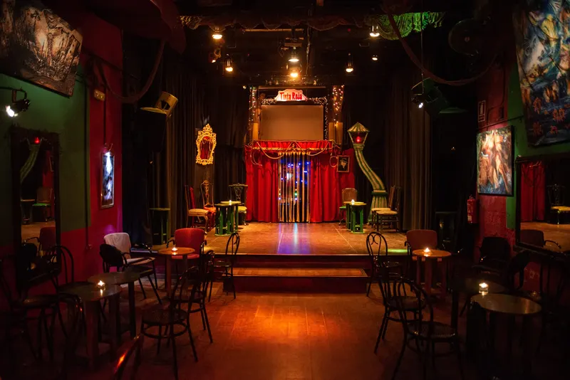 Tinta Roja Bar - Teatro